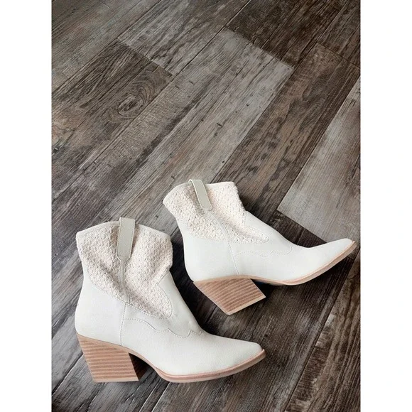 Dolce Vita Womens LACIE COWBOY Western BOOTS IVORY Size 7.5 Crochet - Picture 1 of 8